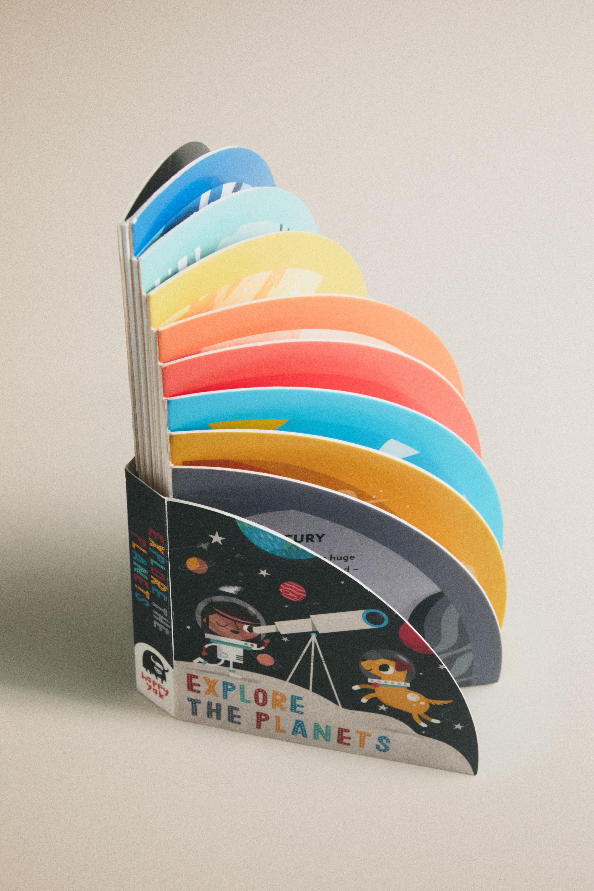 LIVRE POUR ENFANT EXPLORE THE PLANETS